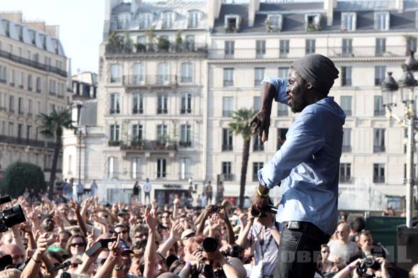 FEFE - 2013-07-21 - PARIS - Parvis de l'Hotel de Ville - 